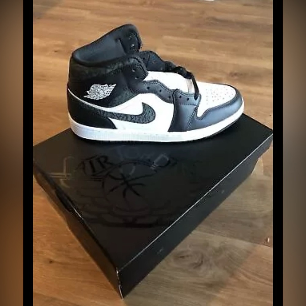 Air Jordan 1 mid se panda elephant shoes size 10 new in box